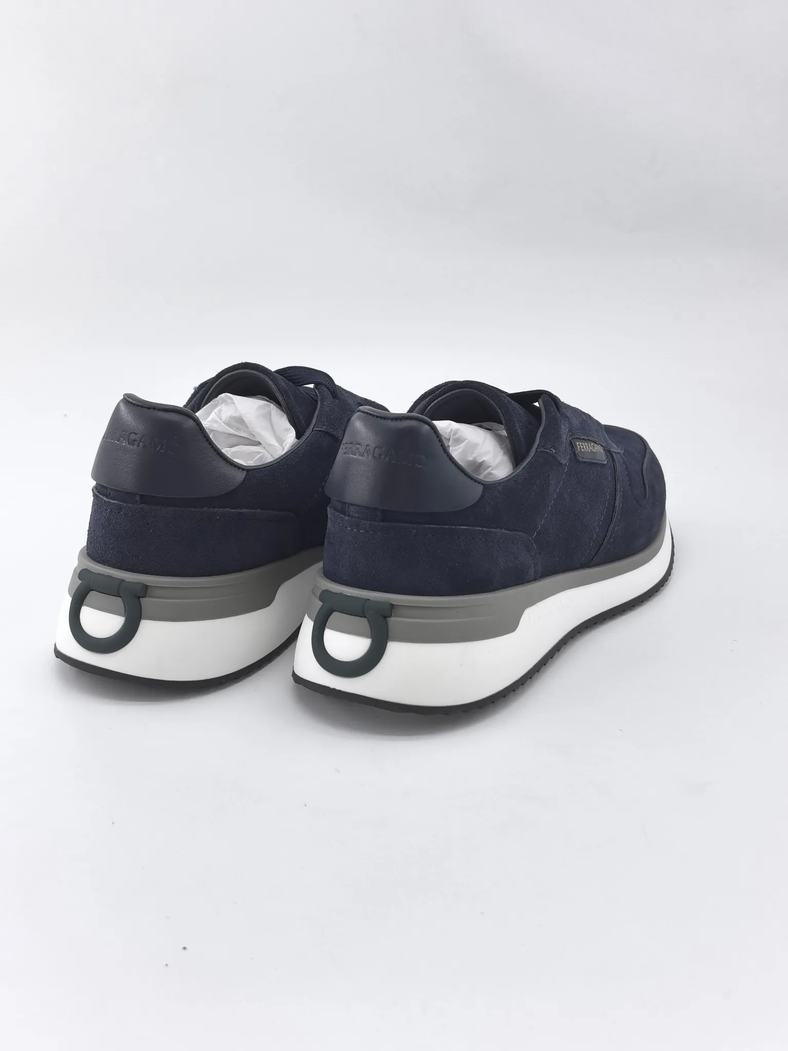 [Ferragam] Top P: 780💰 ▪️Size: 39-44 (38.45 custom-made) FERRAGAMO Ferragam 🔍Top purchasing agent 🇮🇹 Ferragam Street-charming casual shoe series, the counter sells the original configuration simultaneously, Italian imported cowhide fabric, high-quality splicing technology, imported water-dyed cow lining , soles: original foam outsole specially provided by the original factory, original factory follow-up goods, 🔍 high quality, can be entered and exited the counter at will, welcome to compare and synchronize with the counter.